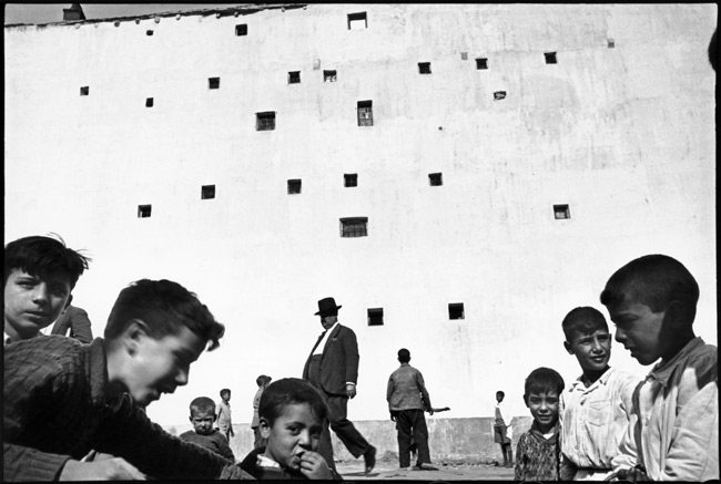 Henri-Cartier-Bresson-with-Black-Borders-2