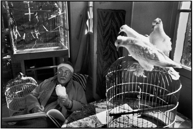 Henri-Cartier-Bresson-with-Black-Borders-3
