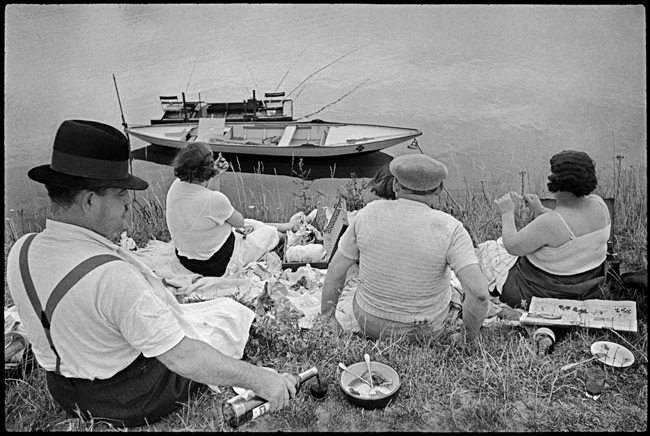Henri-Cartier-Bresson-with-Black-Borders-5